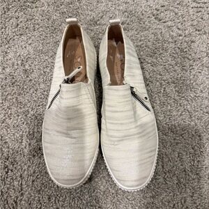 Soul turner slip on sneakers